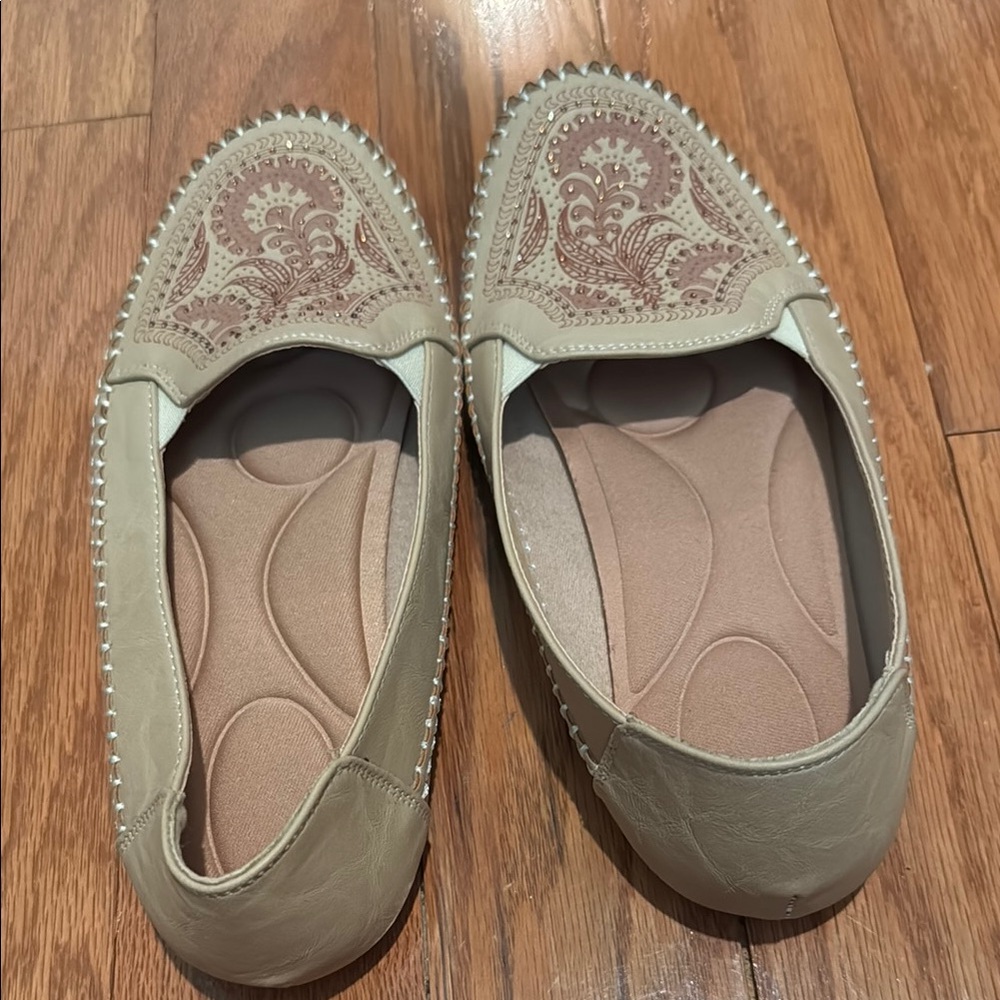 Elegant Beige Loafers